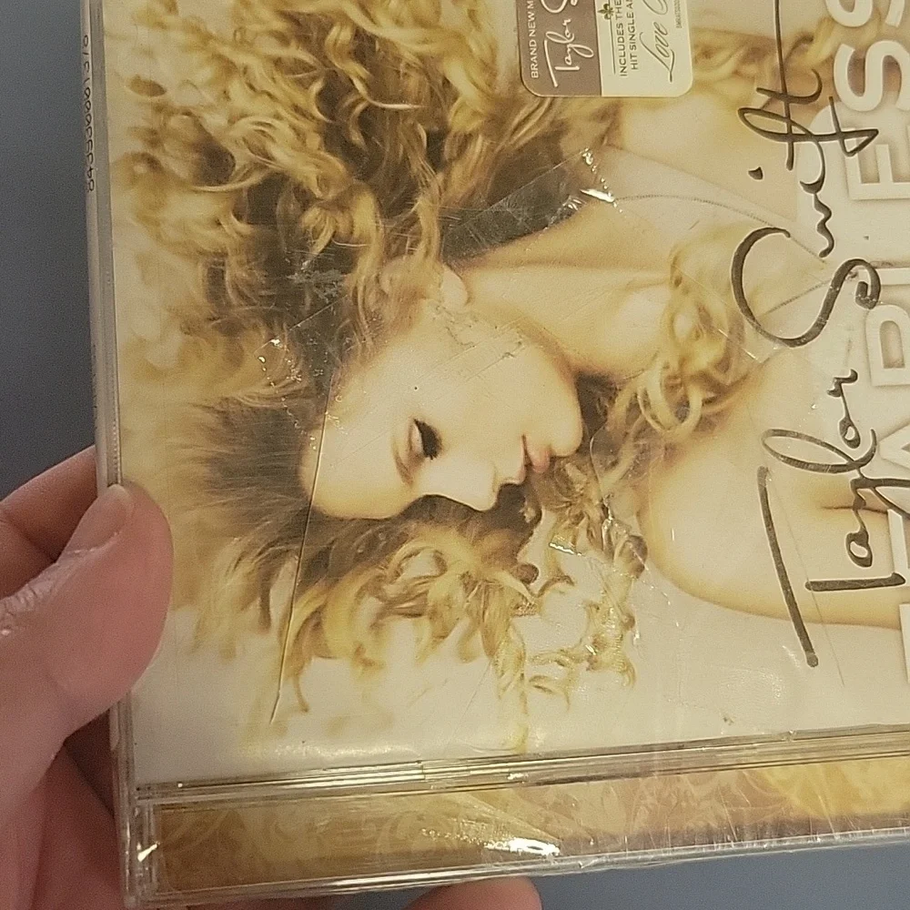 NWT Taylor Swift Fearless CD. - Picture 4 of 5